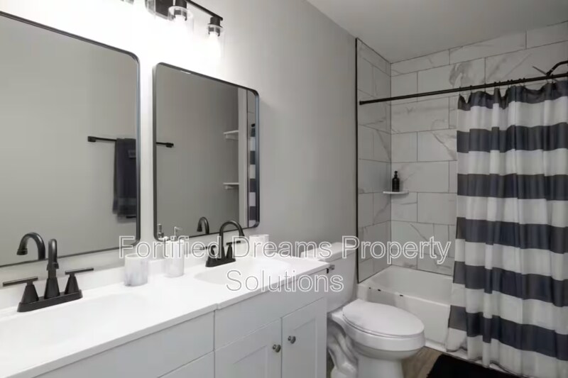 Building Photo - 913 Hutton St