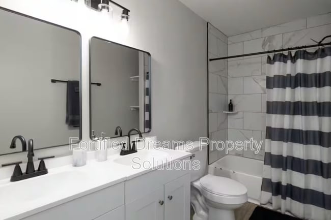 Building Photo - 913 Hutton St