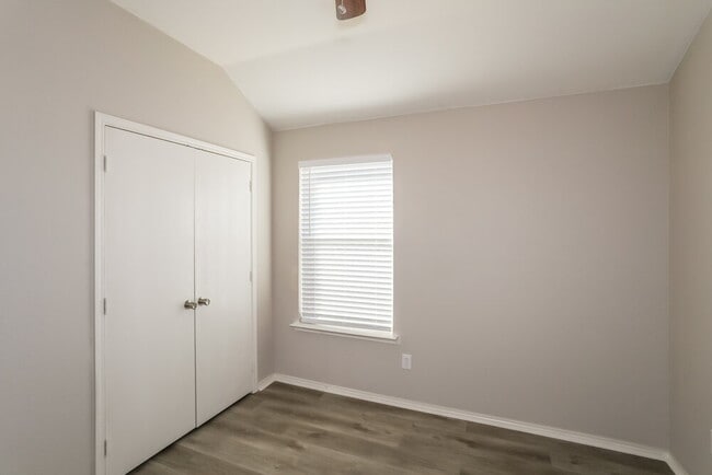 Building Photo - 2036 Forest Meadow Dr