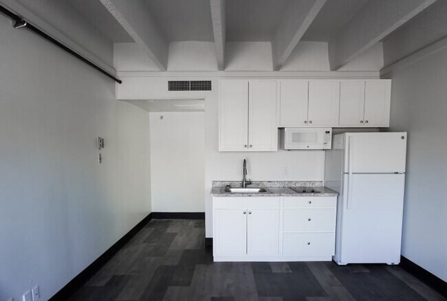 Building Photo - First Full Month Rent Free plus a Free Ring Camera