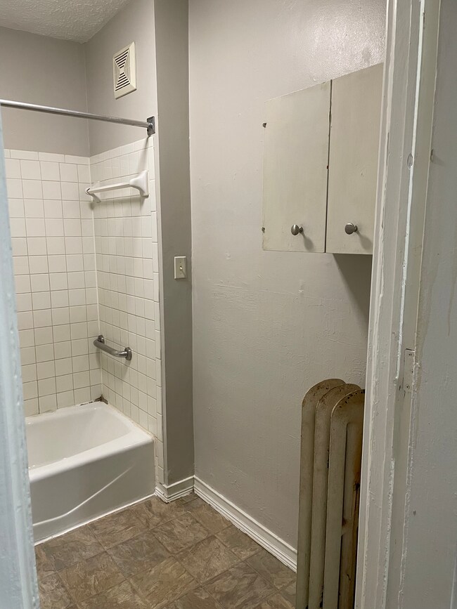 Building Photo - 33 Harvard St