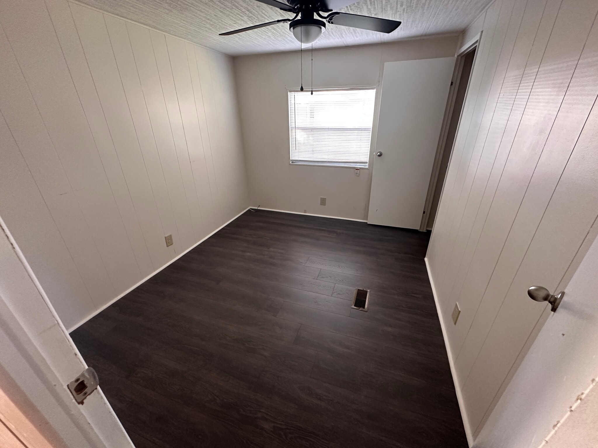 Building Photo - 1815 Woodcrest Dr