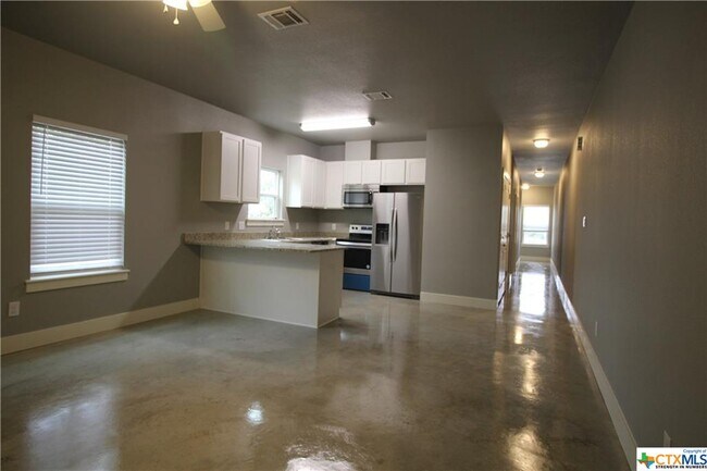 Building Photo - 1007 Mission Dr
