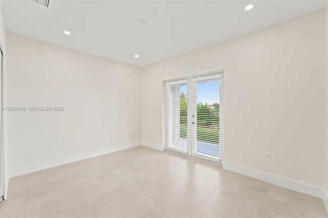 Building Photo - 4732 SW 87th Ct