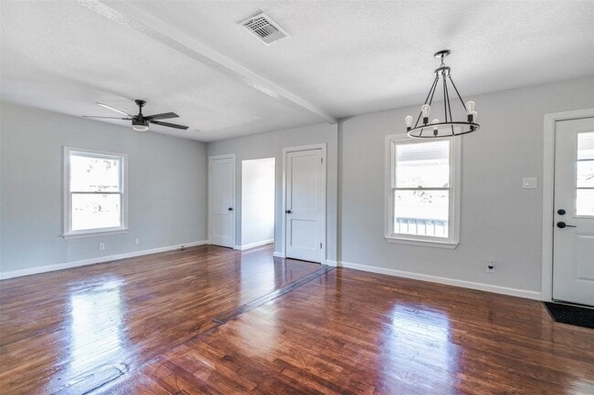 Building Photo - 1819 Pecan St