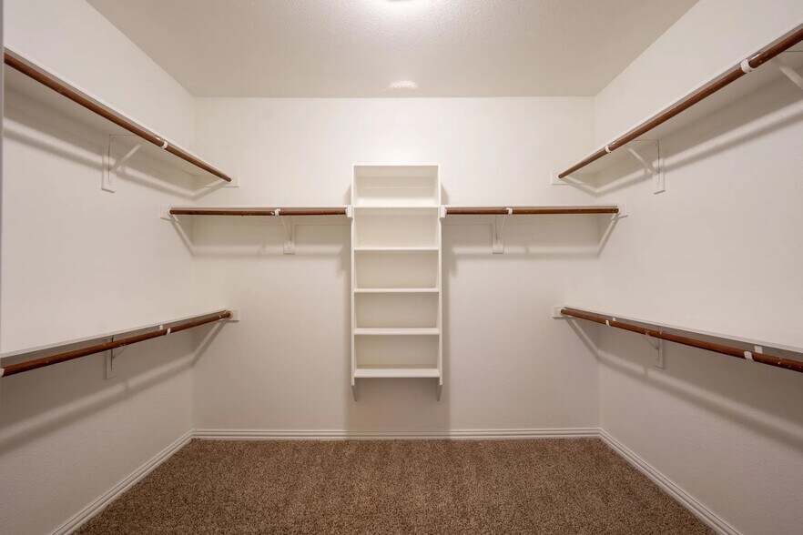Building Photo - Room in House on Zanna Grace Way
