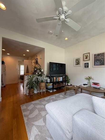 Building Photo - 300 Highland Ave