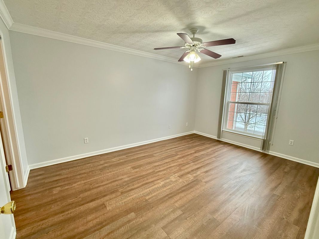 Building Photo - 46116 Rhodes Dr