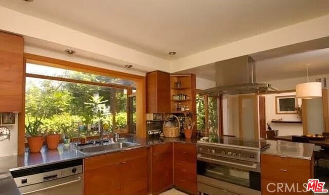 Primary Photo - 4980 Alatar Dr