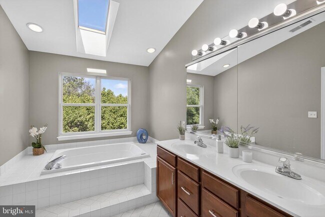 Building Photo - 43738 Clemens Terrace