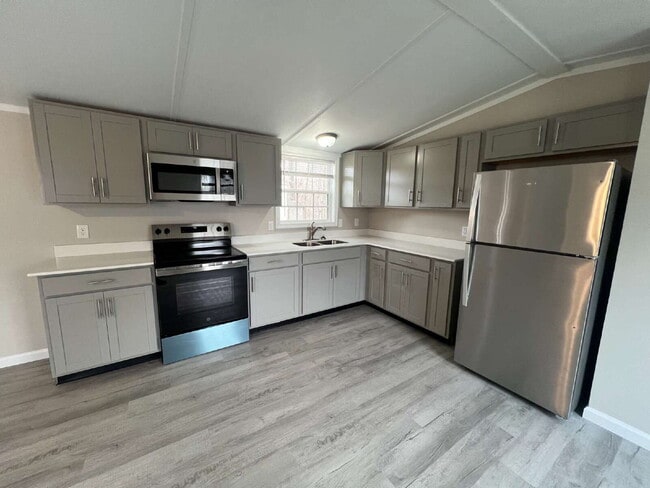 Building Photo - 1050 Ross Ln