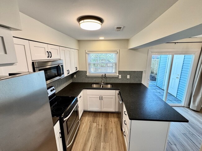 Building Photo - Completely Renovated & Ready 02-25-26! 2 Primary Suites, All Appliances Convey and Dog-Friendly!