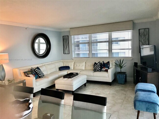 Building Photo - 6917 Collins Ave