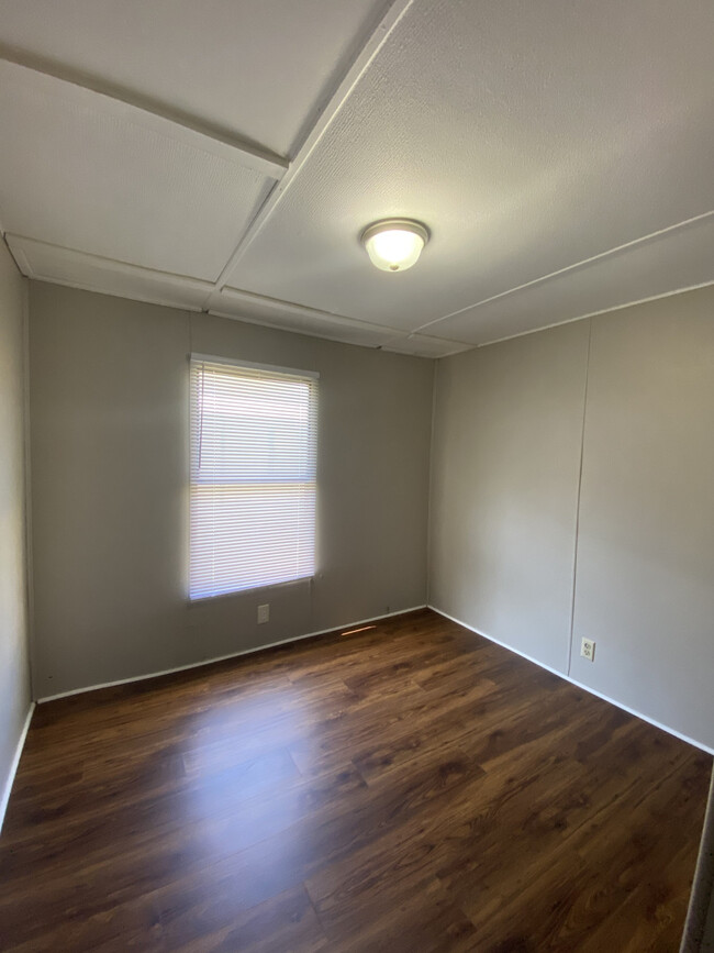 Building Photo - South Dixie Highway Trailer Park