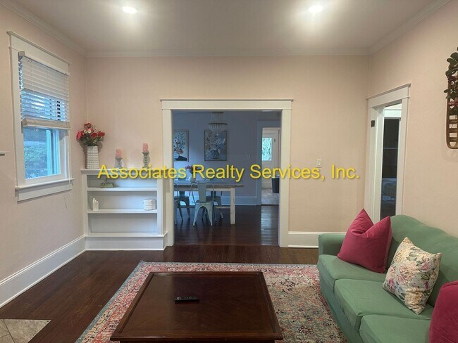 Building Photo - Totally Remodeled Vintage Home - FULLY FURNISHED!!!