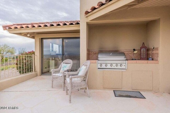 Building Photo - 16120 Cholla Dr