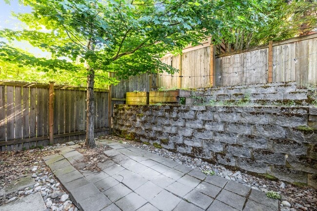 Building Photo - Charming 3 Bed Townhouse in Seattle