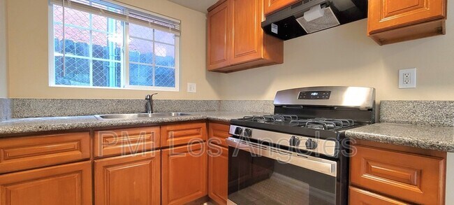 Building Photo - 10314 San Pedro St