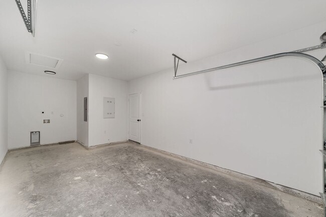 Building Photo - 1591 NW 29 Rd