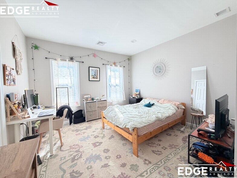 Building Photo - 62 Quint Ave