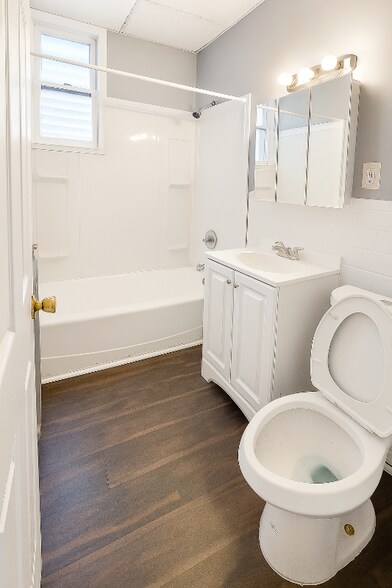 Building Photo - 146 Quail St