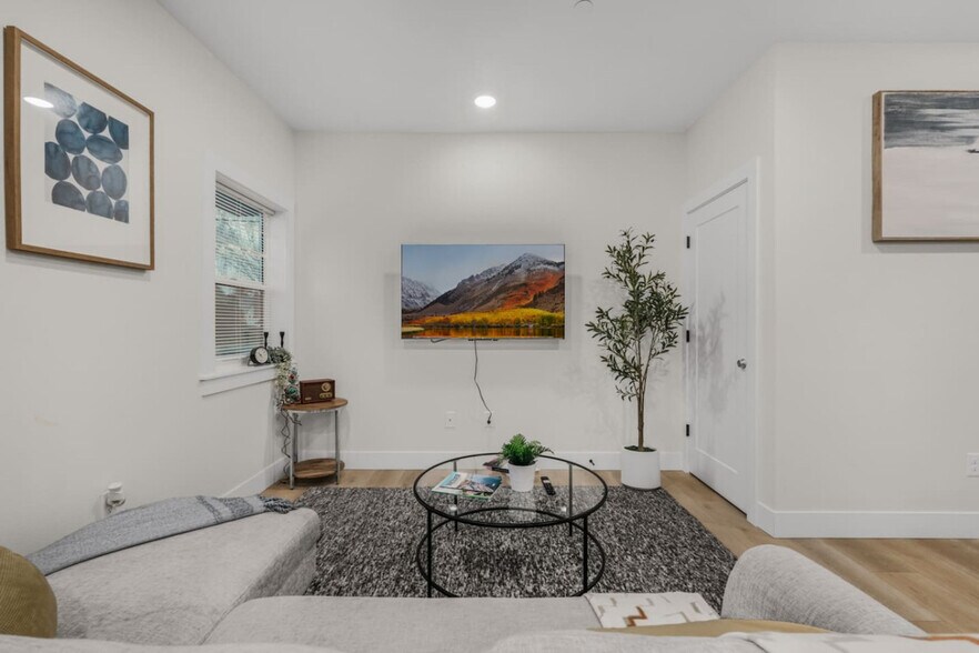 Building Photo - 3505 NE Creston Ave