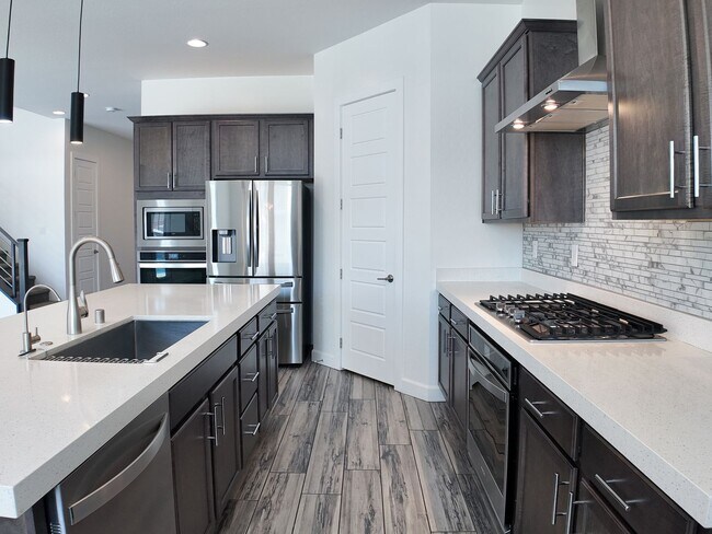 Building Photo - Exquisite Luxury Rental in Prestigious Gated Tule Springs Community