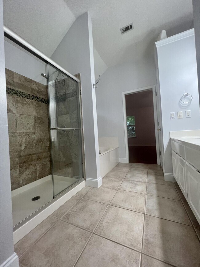 Building Photo - 4204 White Tail Cir