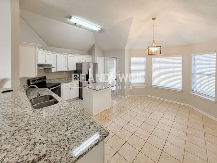 Building Photo - 4890 Phipps Dr