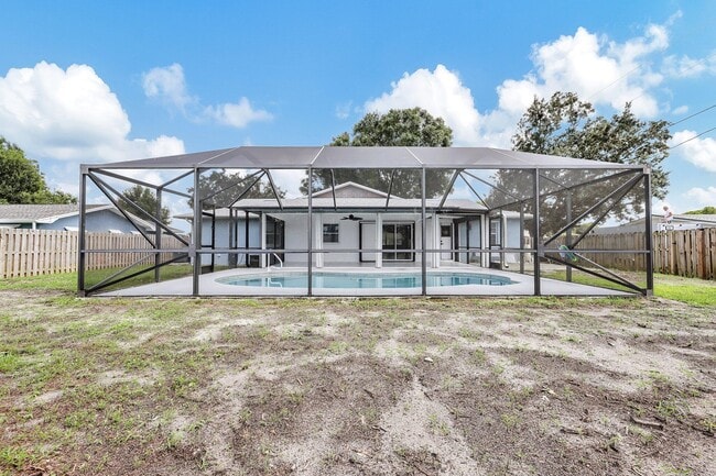 Building Photo - 1124 SE Ladner St