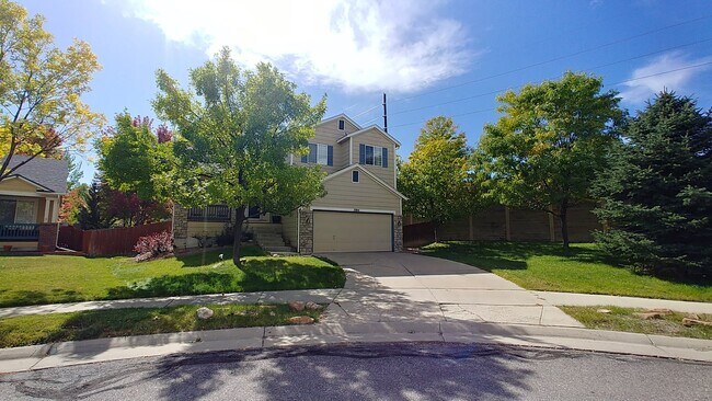 Building Photo - Beautiful 3 Bedroom Home Available in Sept...