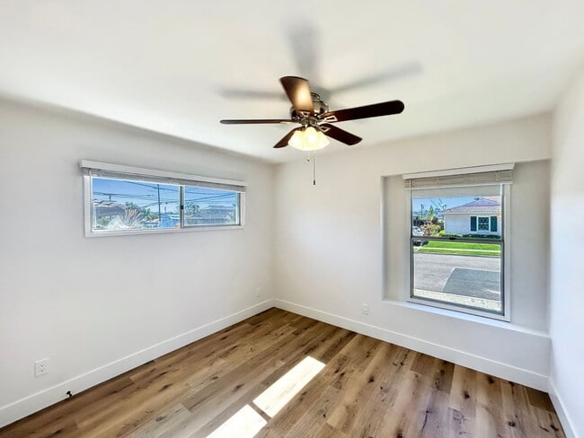 Building Photo - Gorgeous 3B/2BA house w/ Large Backyard, A...