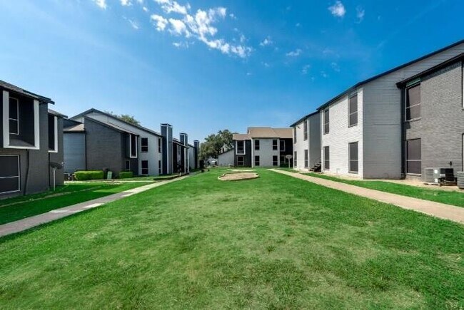Building Photo - 9666 Scyene Rd