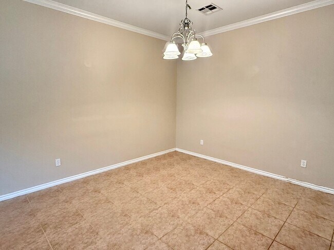 Building Photo - Cute 3 Bed Duplex In Yukon