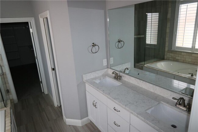 Building Photo - 4601 SW Lilly St