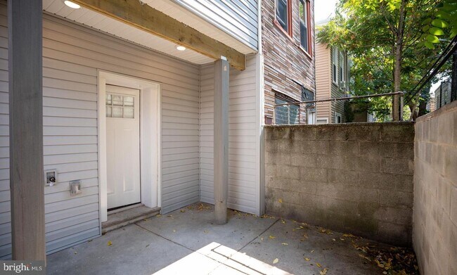 Building Photo - Large 3 bedroom with powder room on 1st fl