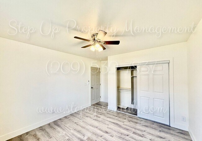 Building Photo - 18669 Pine St