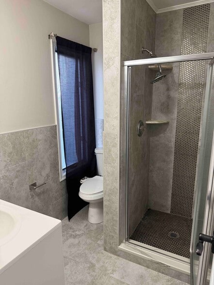 Building Photo - 251 Silleck St