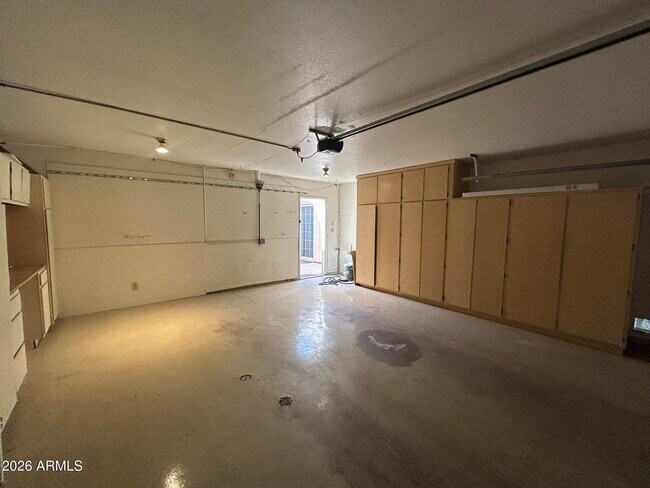 Building Photo - 5100 N Miller Rd