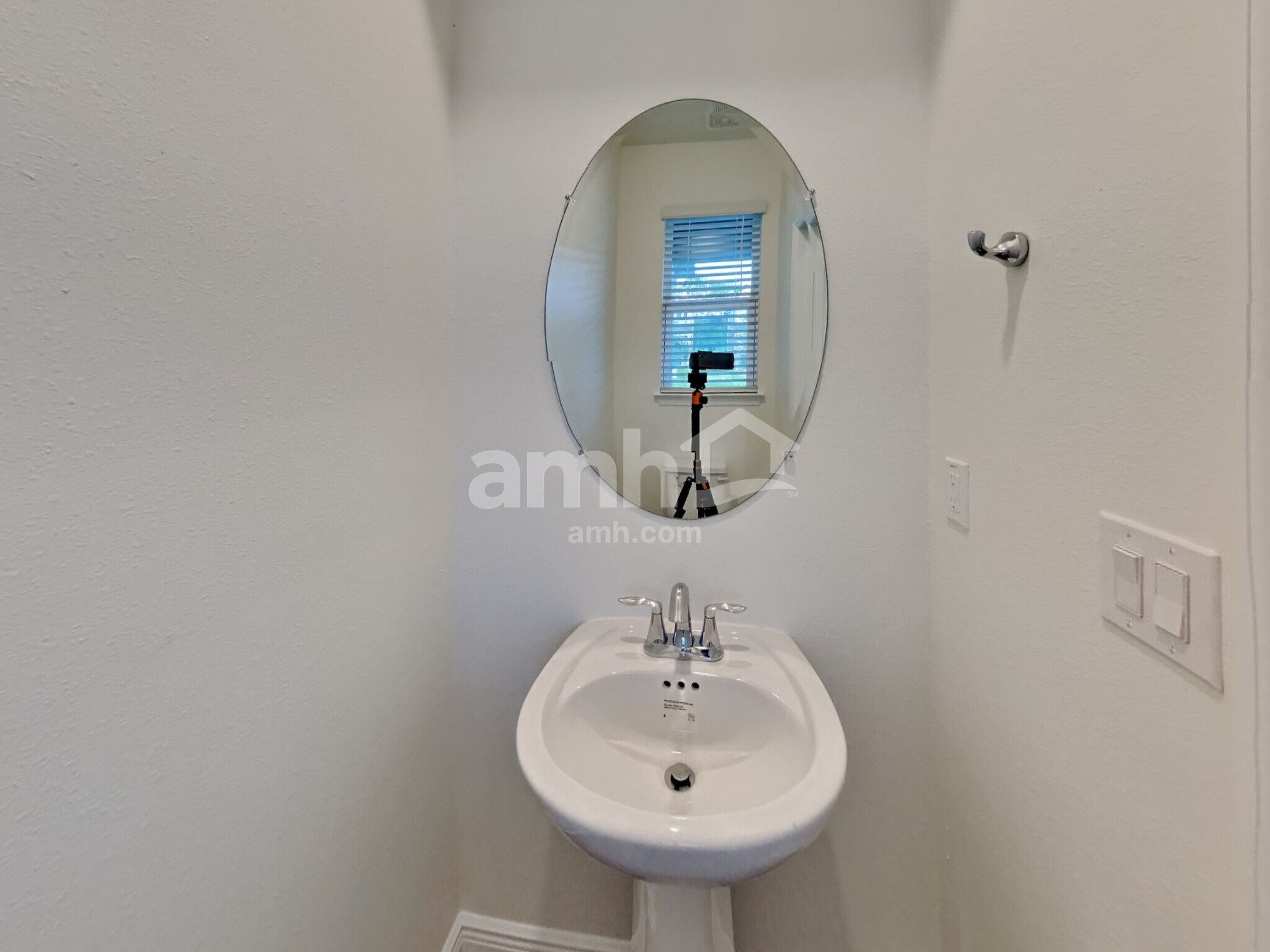 Building Photo - 27173 St Andrews Ave