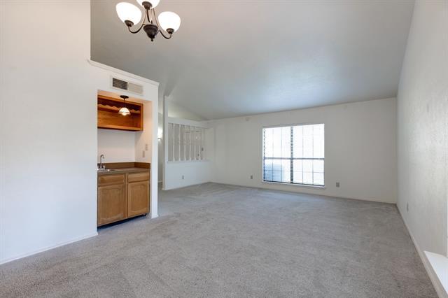 Building Photo - 3037 Hamlet Ct