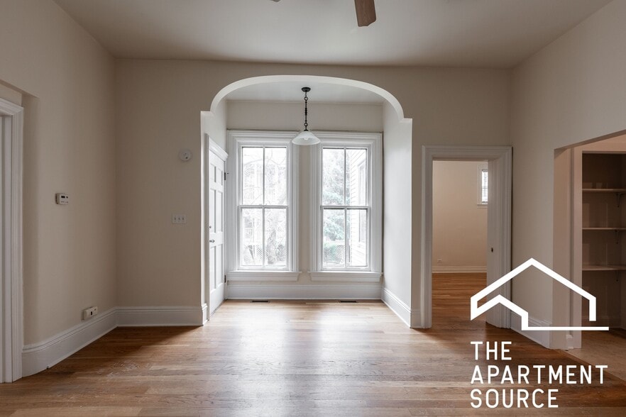 Building Photo - 4410 N Greenview Ave