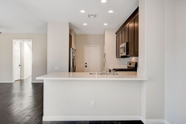 Building Photo - Anthem Highlands Beauty