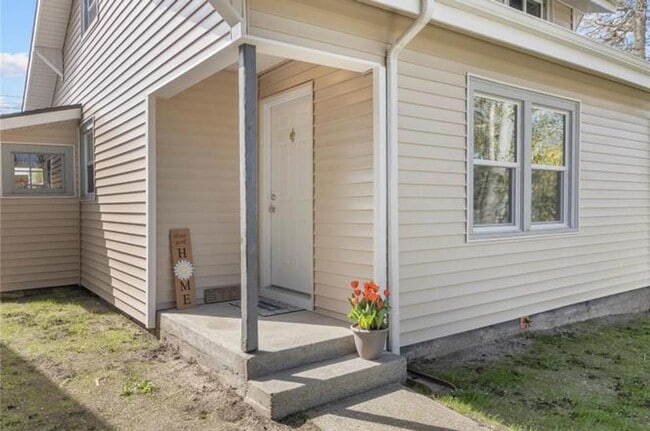 Building Photo - Prime Central Location – Walk to 6th Ave & Proctor Districts