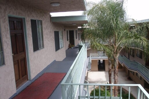 Pine Sol - 1525 Pine Ave.