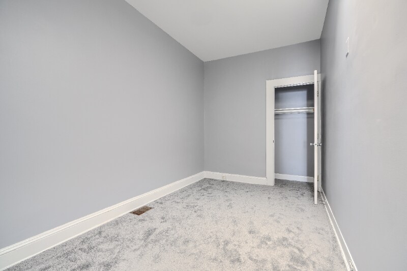 Building Photo - 709 N Linwood Ave