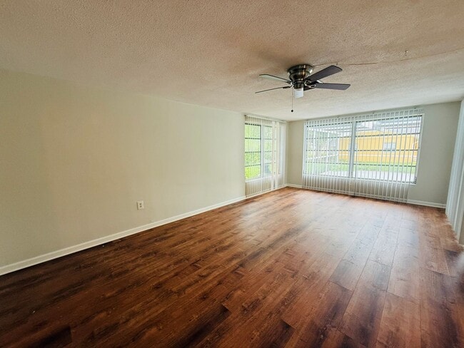 Building Photo - 7910 Lilac Dr