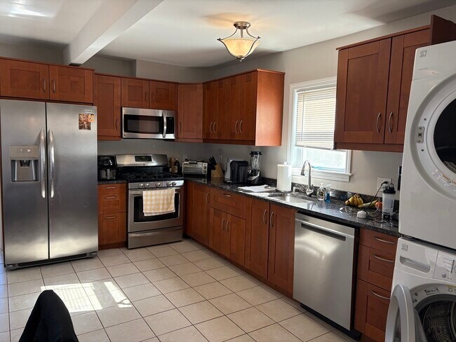 Building Photo - 73 Nichols Ave