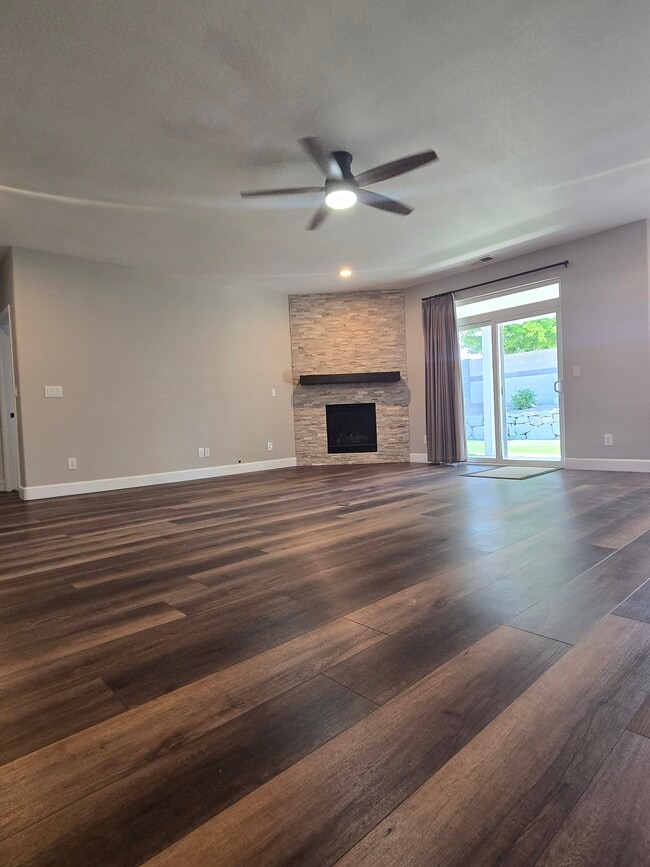 Building Photo - 1377 Stodick Ln