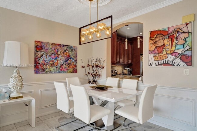 Building Photo - 330 SE 2nd St